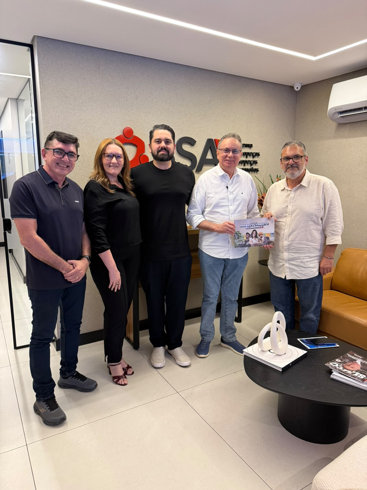 Quixeramobim fortalece articulação para atrair novas indústrias de autopeças durante reunião na SSA